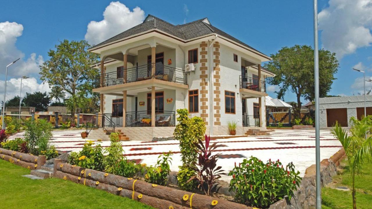 Luxury Villa Garden Dar es Salaam Buitenkant foto