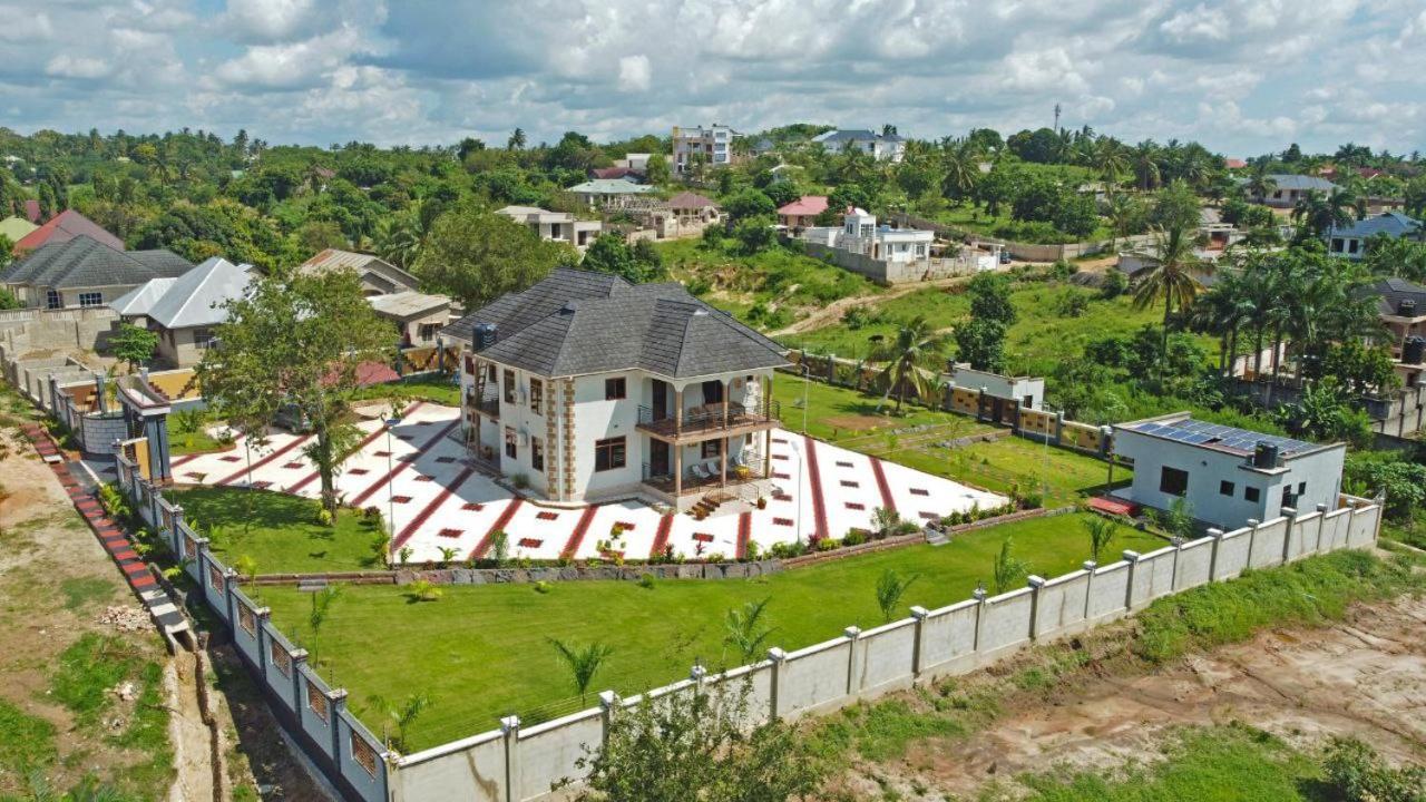 Luxury Villa Garden Dar es Salaam Buitenkant foto