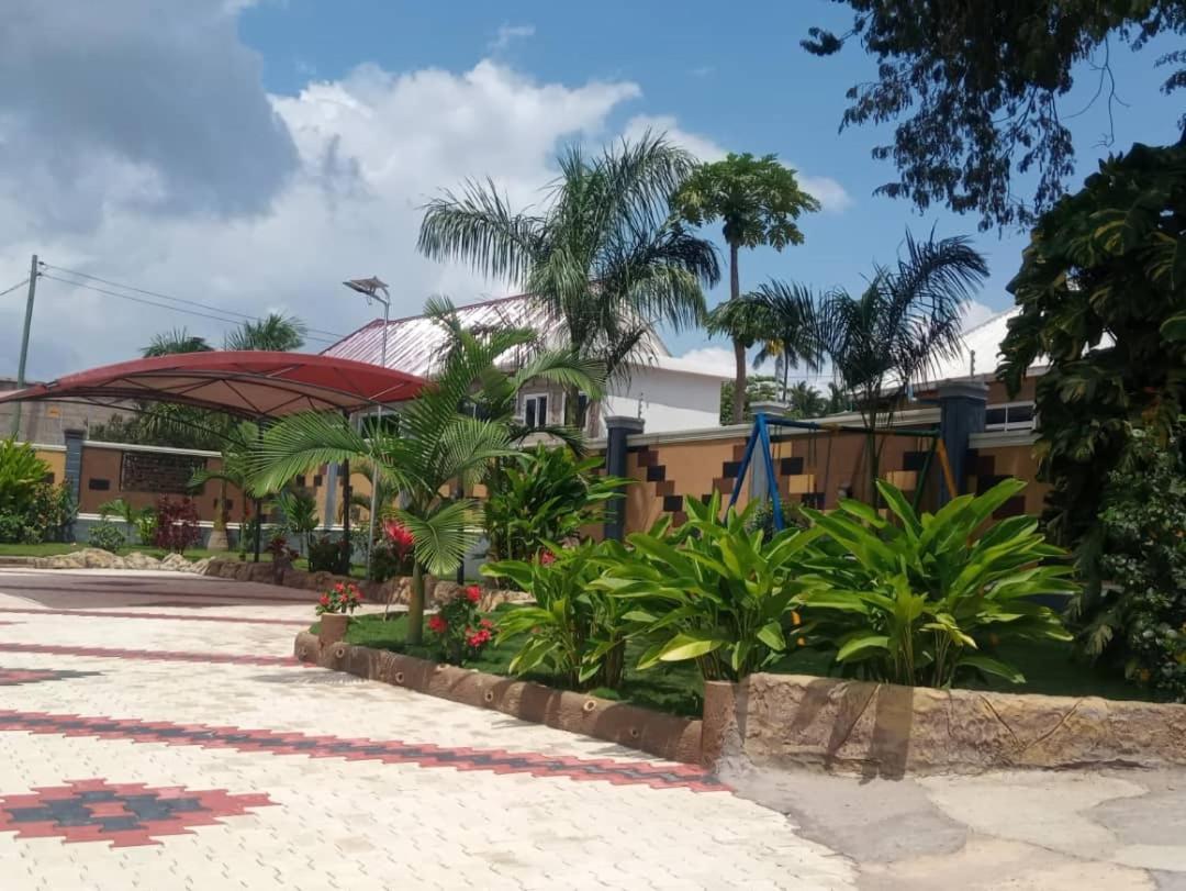 Luxury Villa Garden Dar es Salaam Buitenkant foto